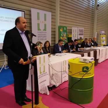 Sindicato Independiente Agropecuario de Cuenca señor exponiendo en convención 